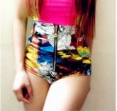 SHORT COM CINTURA ALTA.